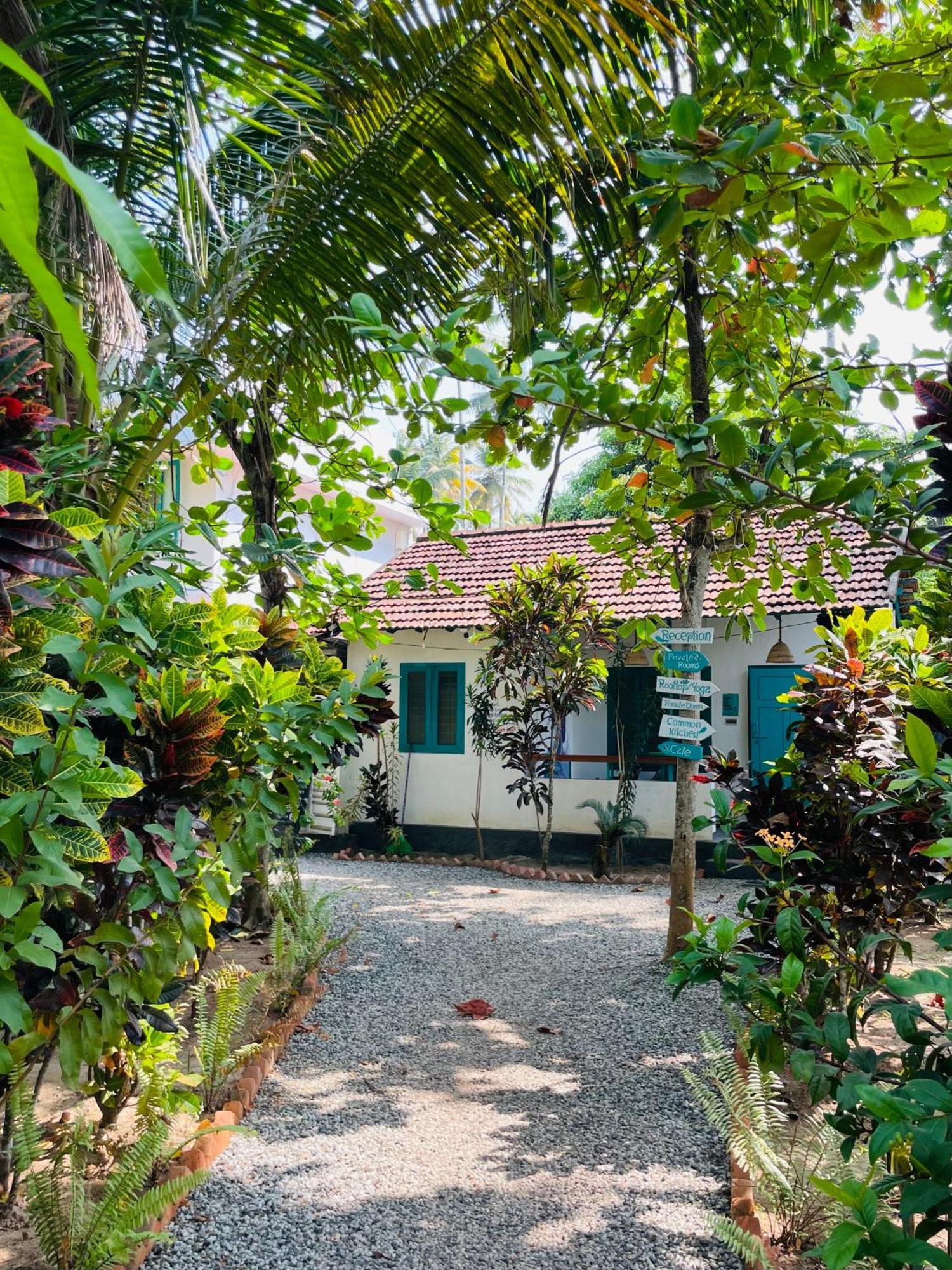 Cliff & Coral Hostel Varkala Kültér fotó